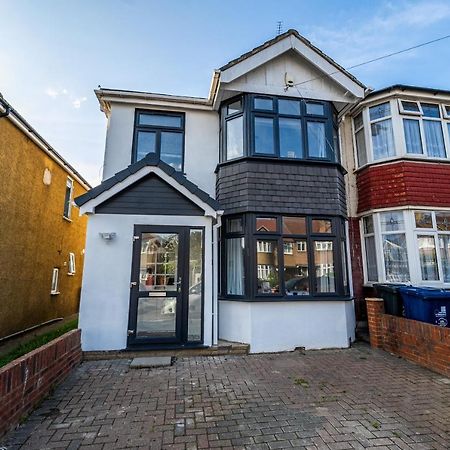 Modern 5 Bed Home In Ealing, Free Driveway Parking, Sleeps 8 Harrow on the Hill エクステリア 写真
