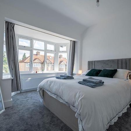 Modern 5 Bed Home In Ealing, Free Driveway Parking, Sleeps 8 Harrow on the Hill エクステリア 写真