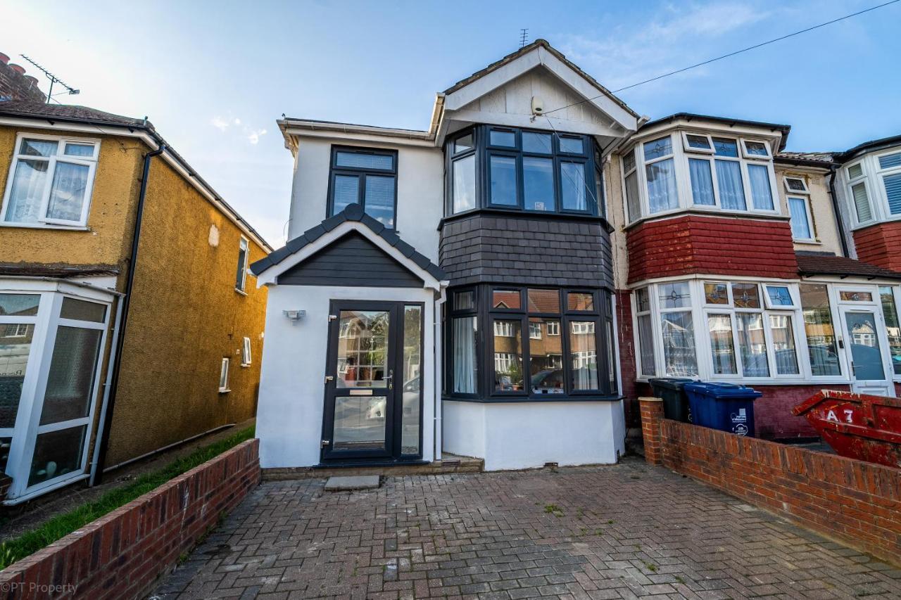 Modern 5 Bed Home In Ealing, Free Driveway Parking, Sleeps 8 Harrow on the Hill エクステリア 写真