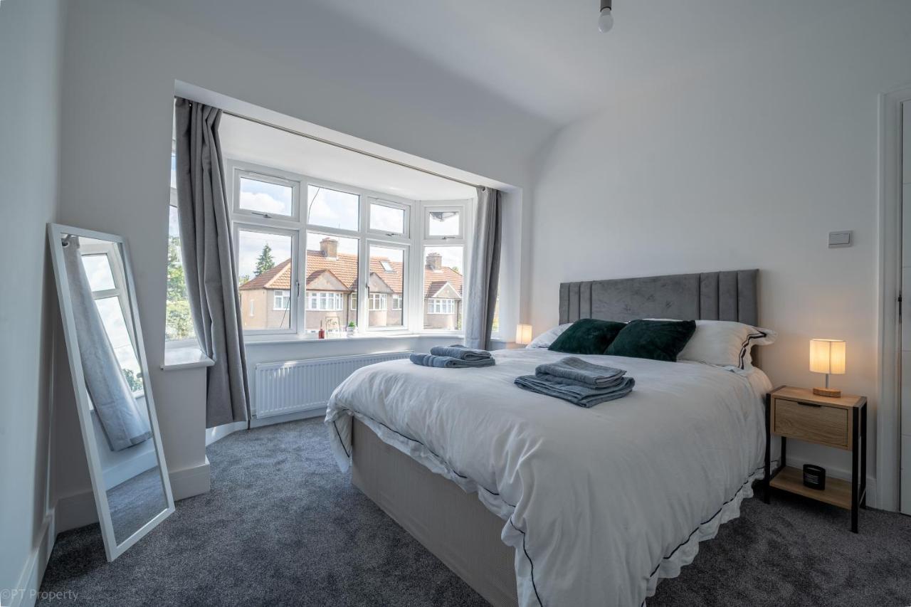 Modern 5 Bed Home In Ealing, Free Driveway Parking, Sleeps 8 Harrow on the Hill エクステリア 写真