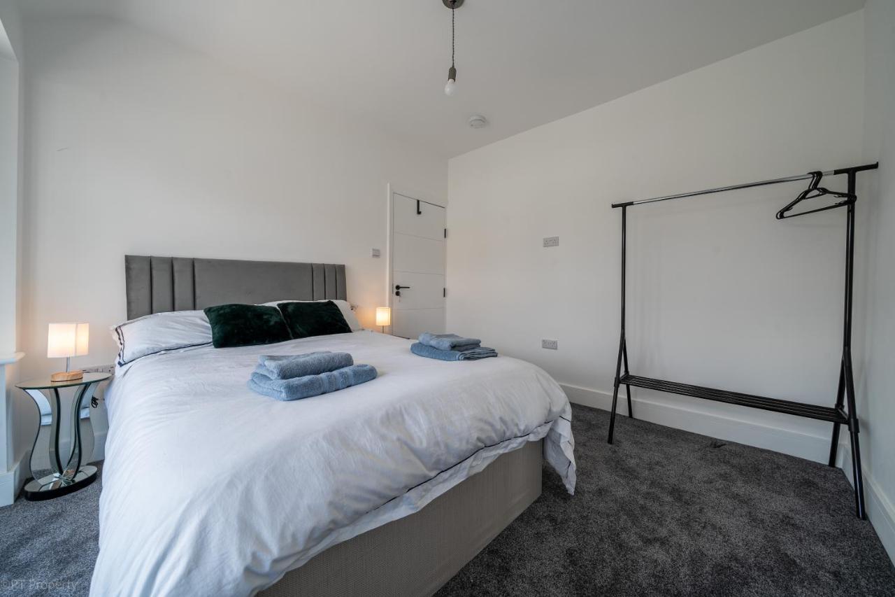 Modern 5 Bed Home In Ealing, Free Driveway Parking, Sleeps 8 Harrow on the Hill エクステリア 写真